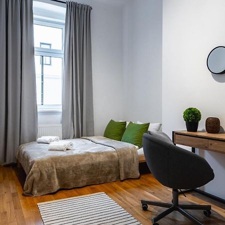 Stylish Designed Apartment In A Calm District Вена Экстерьер фото