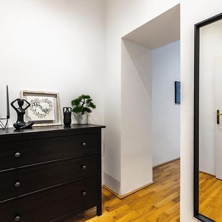 Stylish Designed Apartment In A Calm District Вена Экстерьер фото