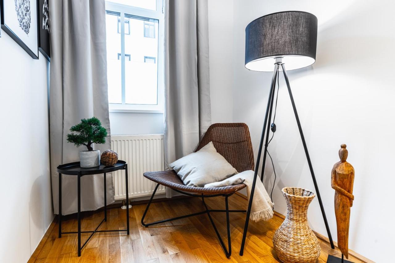 Stylish Designed Apartment In A Calm District Вена Экстерьер фото