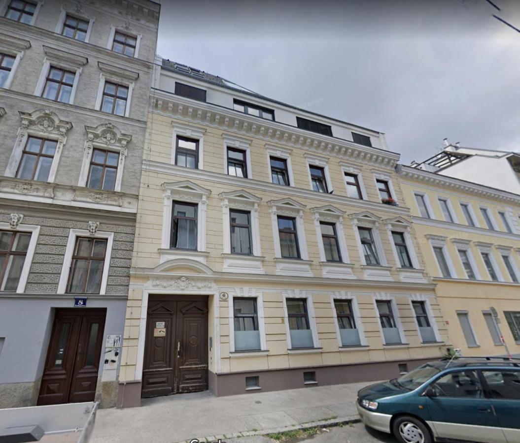 Stylish Designed Apartment In A Calm District Вена Экстерьер фото